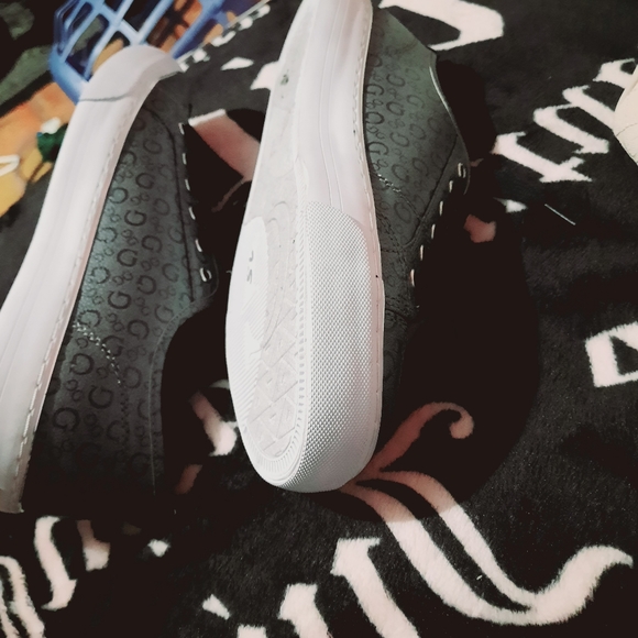 Guess Shoes - Picture 4 of 4